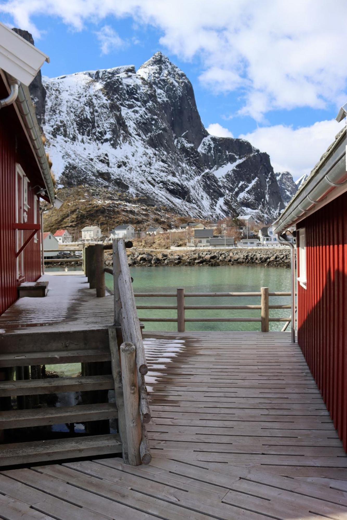 Valen Cabins In Рейне Экстерьер фото