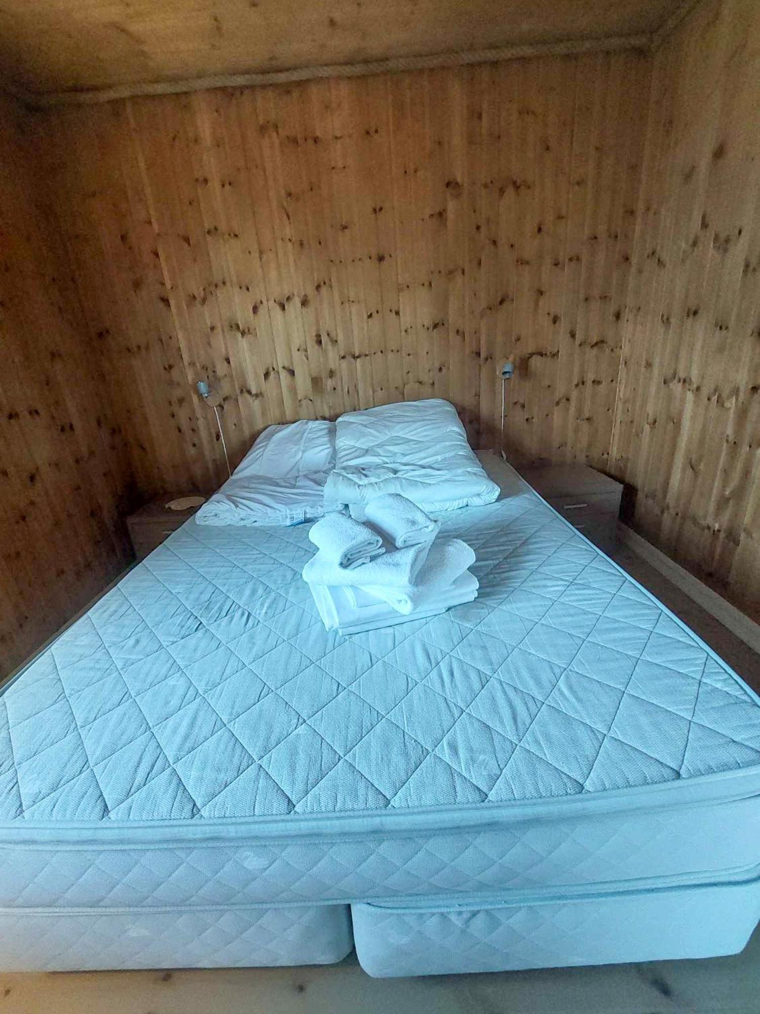 Valen Cabins In Рейне Экстерьер фото